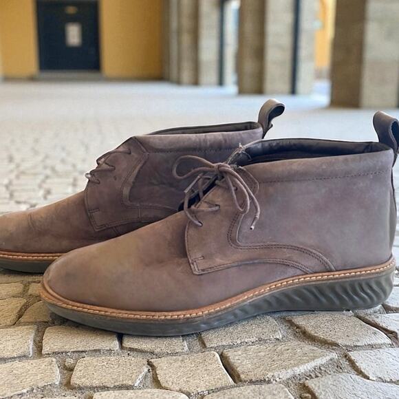 Men’s US 10-10.5 EU 44 ECCO St. 1 Hybrid Chukka Boots Brown Suede Leather EUC - Picture 1 of 13